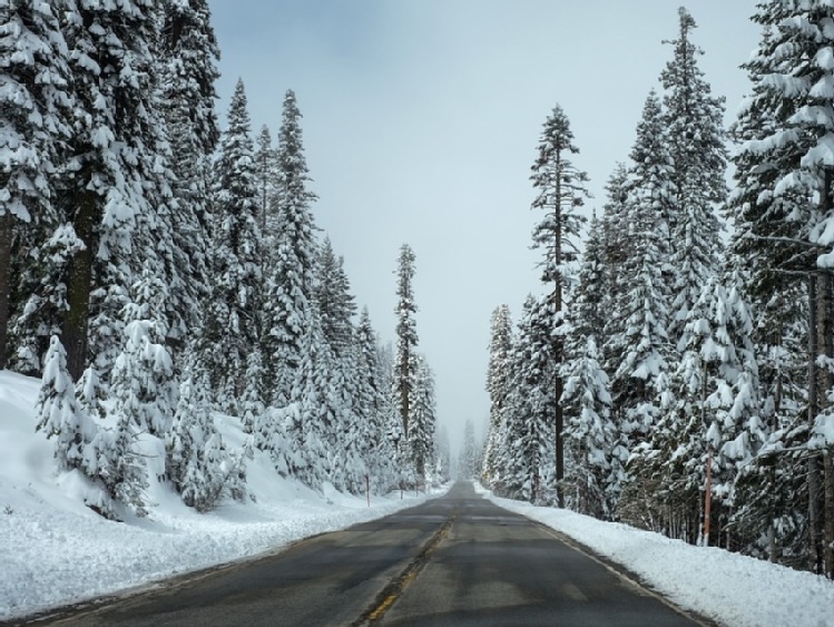 Zimowa aura stawia przed kierowcami większe wymagania
